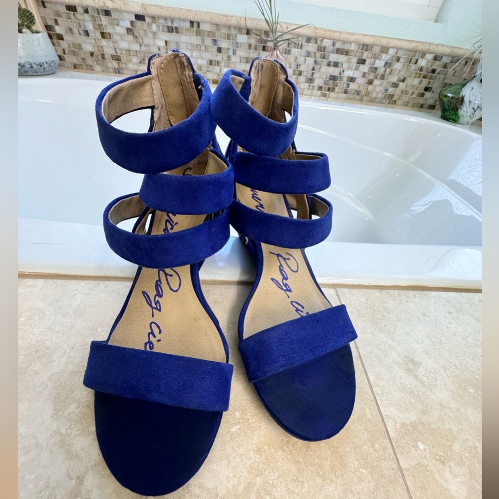 American Rag Electric blue sandals. Size 9.5